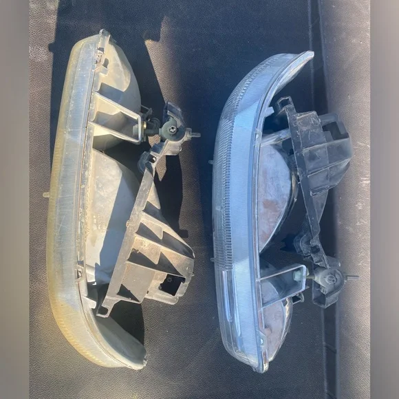 2005 Chevy Tahoe Pair Of Headlights Headlamp OEM GM 16524538 - Picture 2 of 6